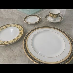 Wedgwood India Five Piece Place Setting